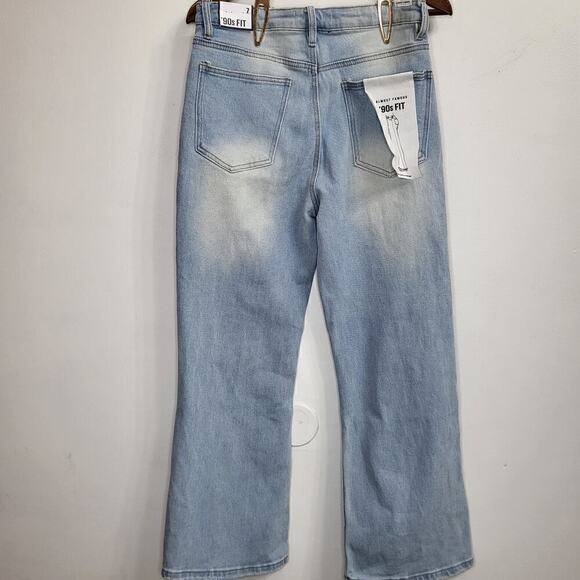 NWT ALMOST FAMOUS Light Wash 90s Fit Distressed Jeans Size 7 - Picture 3 of 9